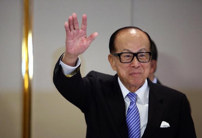 香港有难，李嘉诚也出手了！说白了，香港遇上个大难关，97岁的李嘉诚没含糊，直