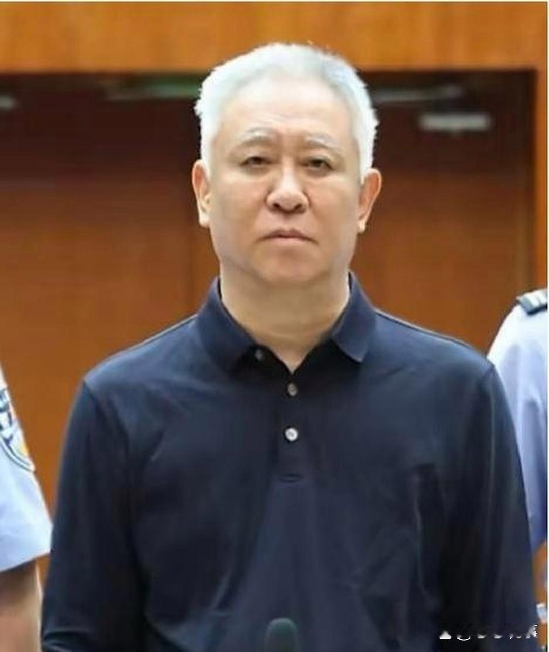 许家印被判了无期徒刑！曾经风光无限的许大老板，变成了阶下囚。人们不禁要问：他