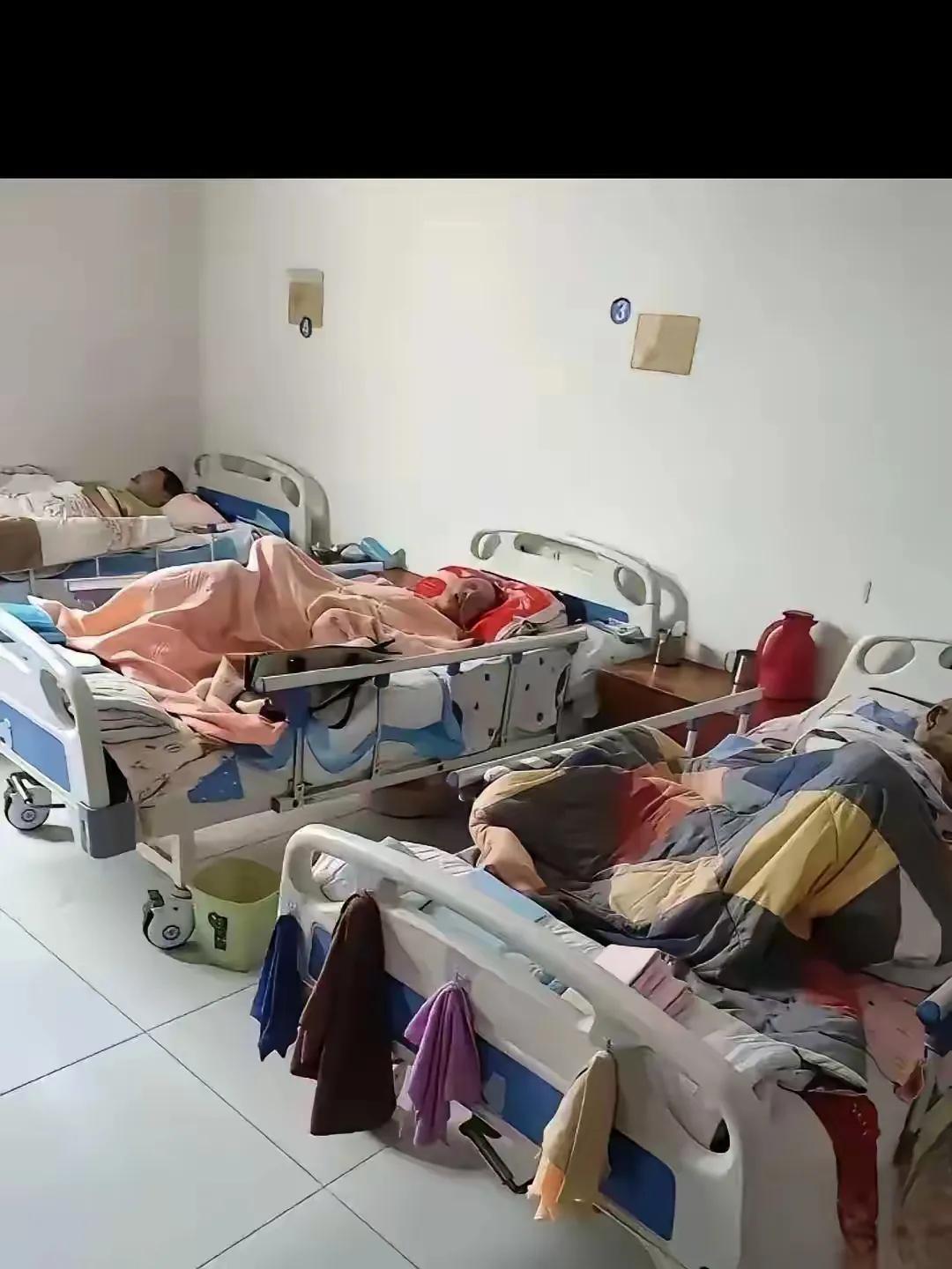 有不少养老院，仿佛就是人间地狱……最麻烦的是小脑萎缩老人，你不送这里去自己又管不