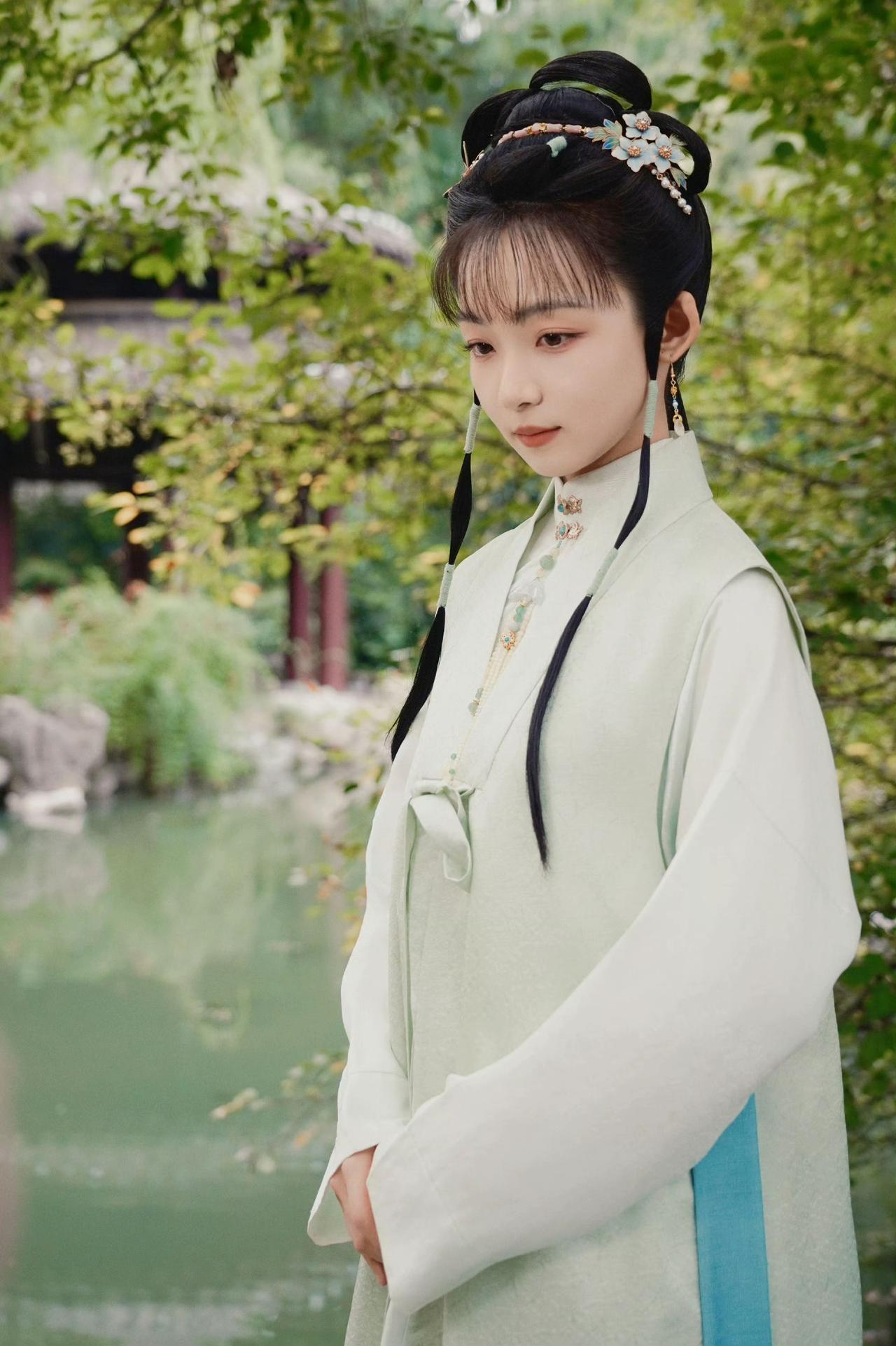 看不明白了，你们说袁绍辉与林绣茹之间到底是怎么的感情呢？你要说爱嘛，也没看出