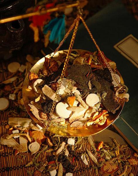 胆结石，护胆的关键是通胆，一个中成药精准排石！最近天气多变，门诊里因胆结石前