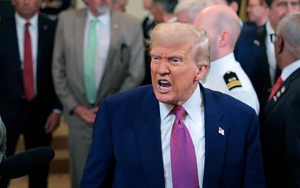 特朗普被难住了，如今能救他的，恐怕只有中国了！根据4月19日透出的内幕消息，美国