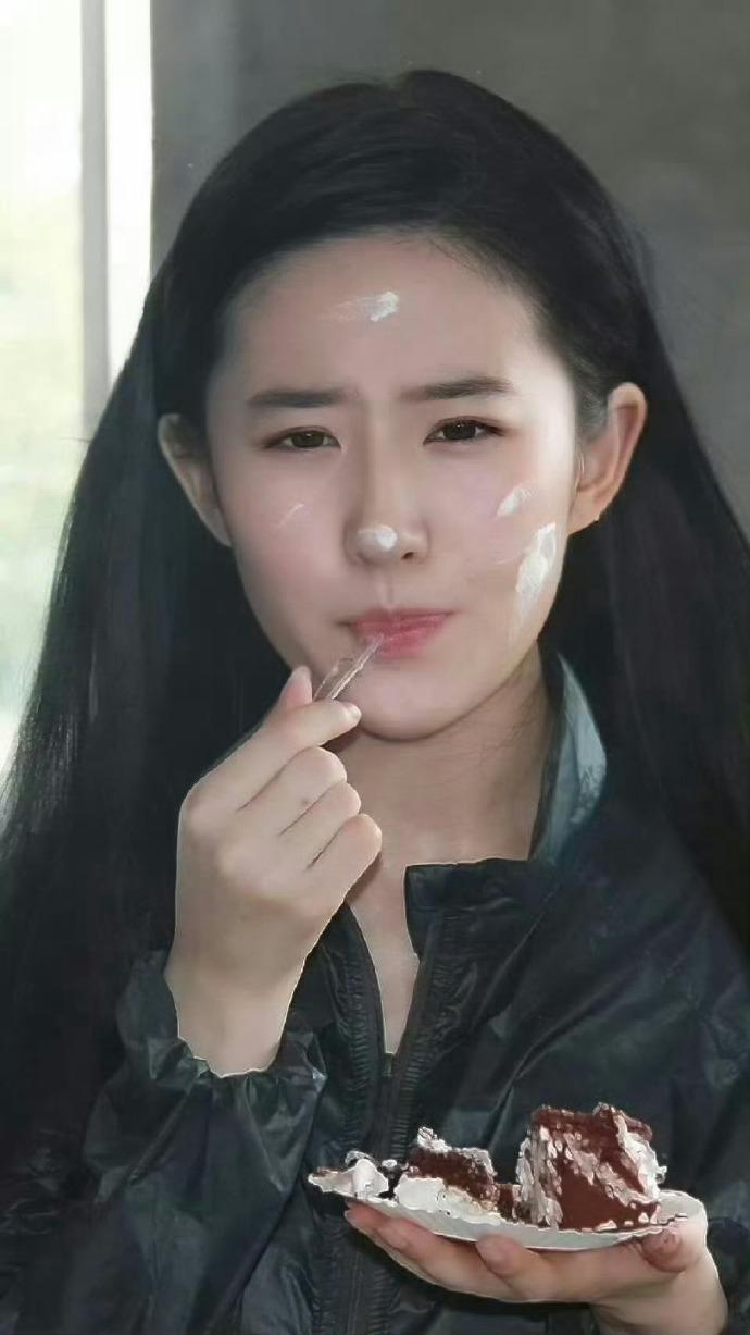 她是不是内娱素颜/淡妆最多的女星？刘亦菲就是仗着自己那张脸无所顾忌敢这样做的
