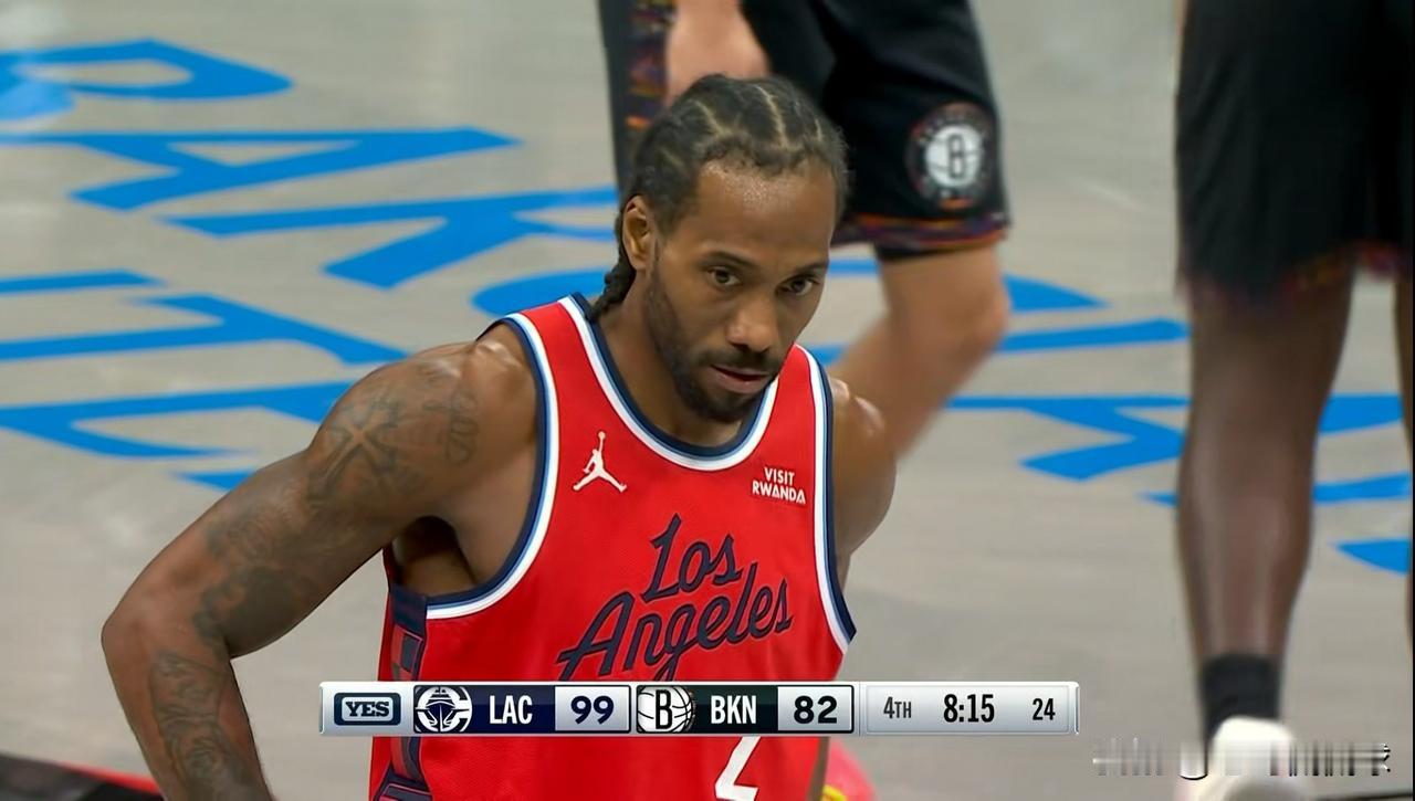 快船当家球星伦纳德不愧是球队的末节之神！在今天快船客场以121：105大胜篮网的