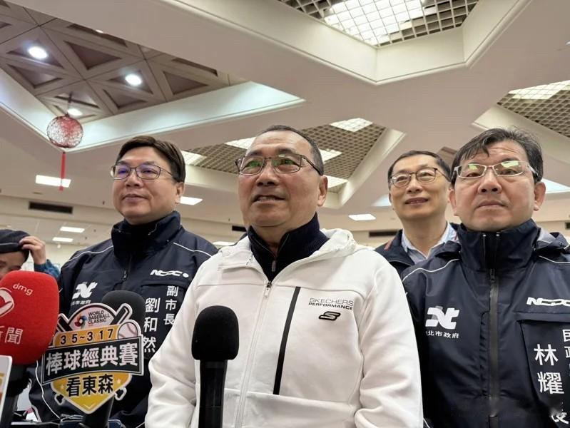 昨与李四川碰面侯友宜称赞：优秀新北市板桥里长联谊会主席林荣彩昨举办餐叙，台