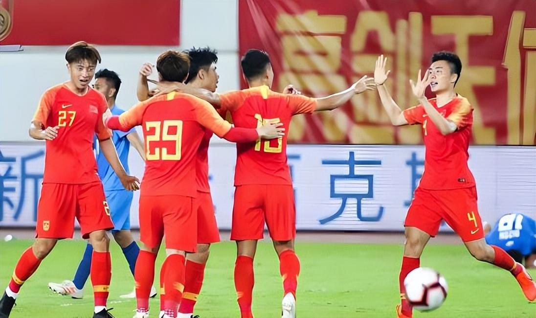 这位24岁的本土射手刚出道天赋不比韦世豪和张玉宁差，如今当打之年才24岁就无球可