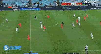 中国男足球星韦世豪的射门欲望真是太强了！在今天进行的中国男足和库拉索男足的热身赛