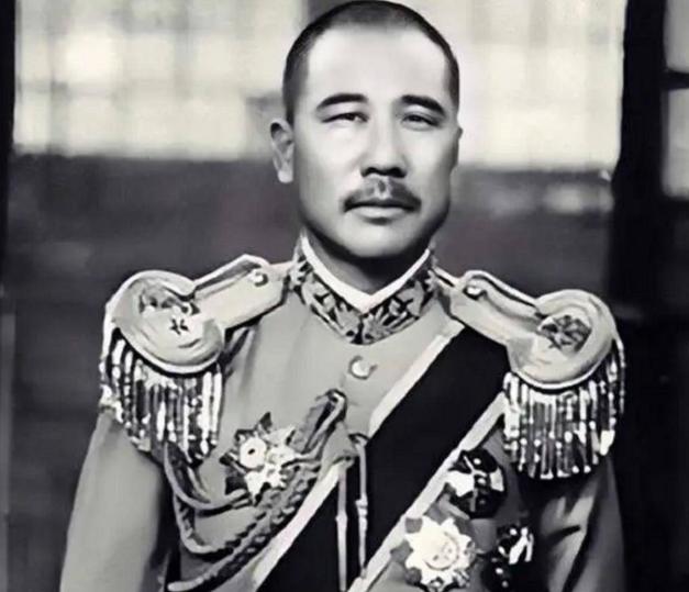 蒋介石枪毙韩复榘前，问冯玉祥意见，冯玉祥：我要有权早把他毙了。1938年，蒋介石