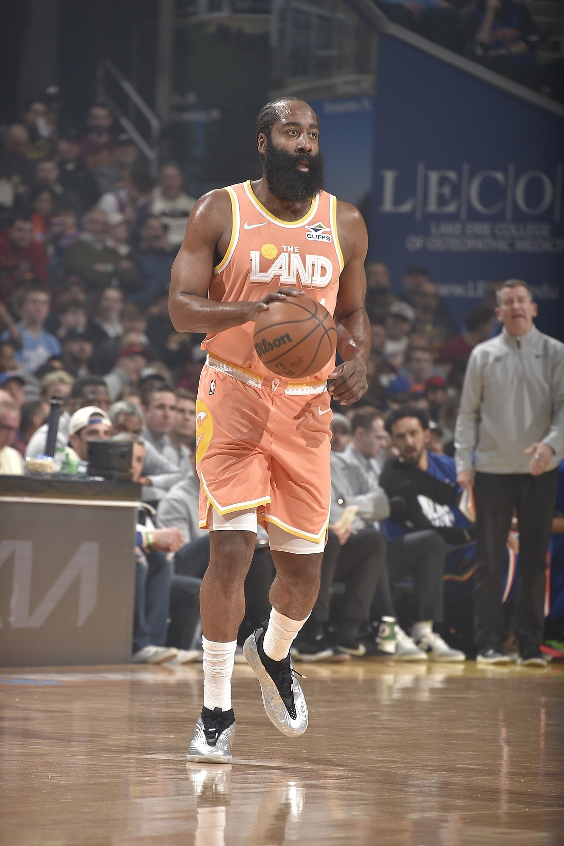 JR·史密斯在《ToTheBuha》节目中谈到了骑士的季后赛前景。JR：“说