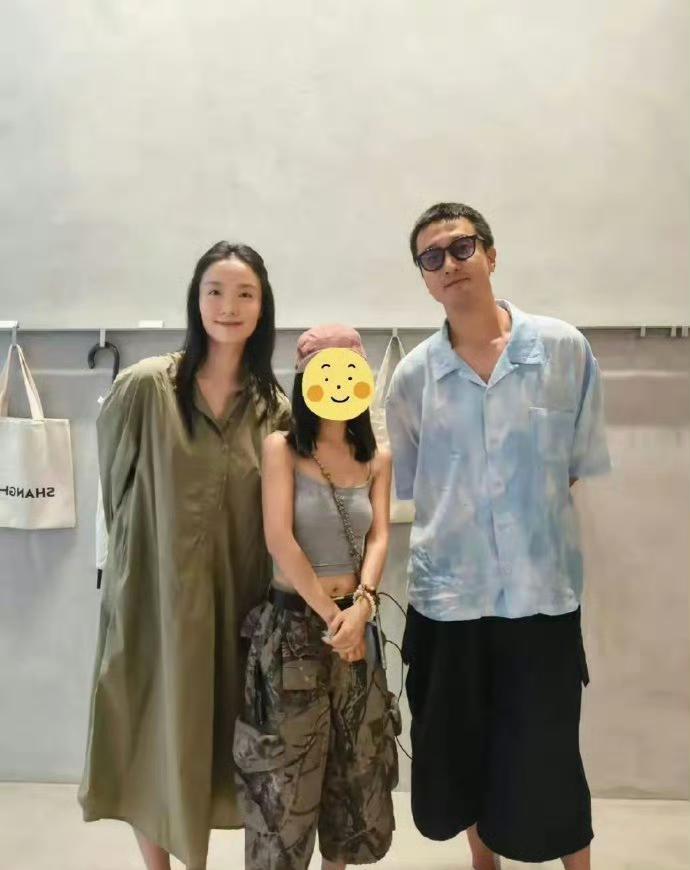 王传君与齐溪：娱乐圈的“高配”夫妻王传君180cm，齐溪169cm，站在一起