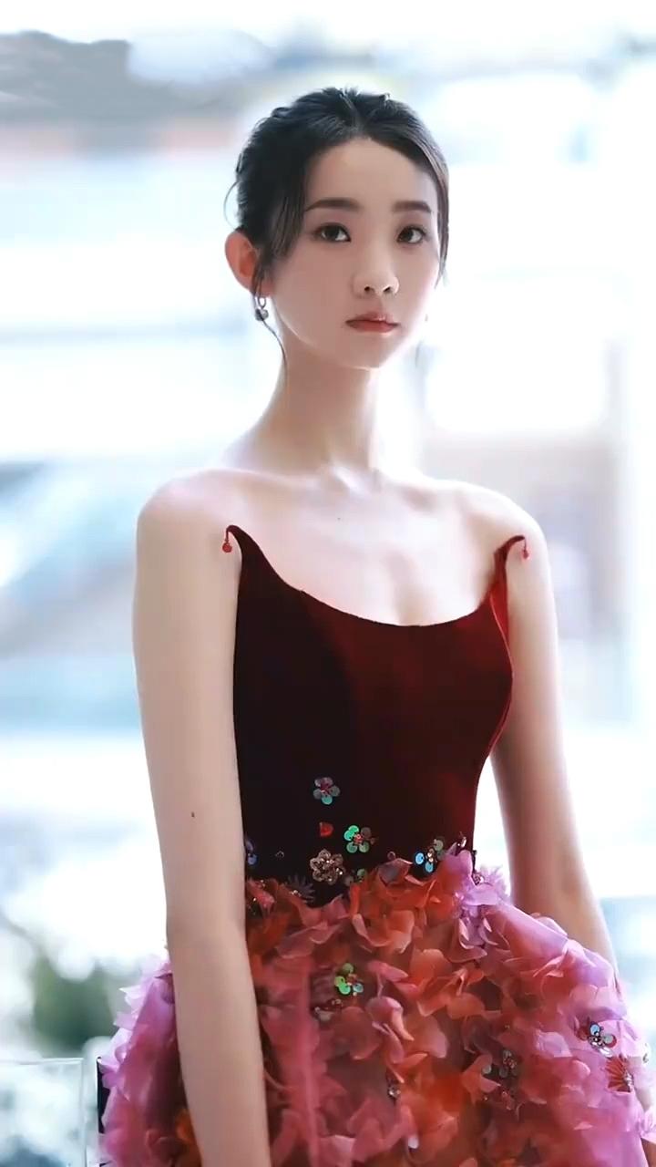 张艺凡，肤白貌美如花的小仙女[赞]娱乐肤白貌美
