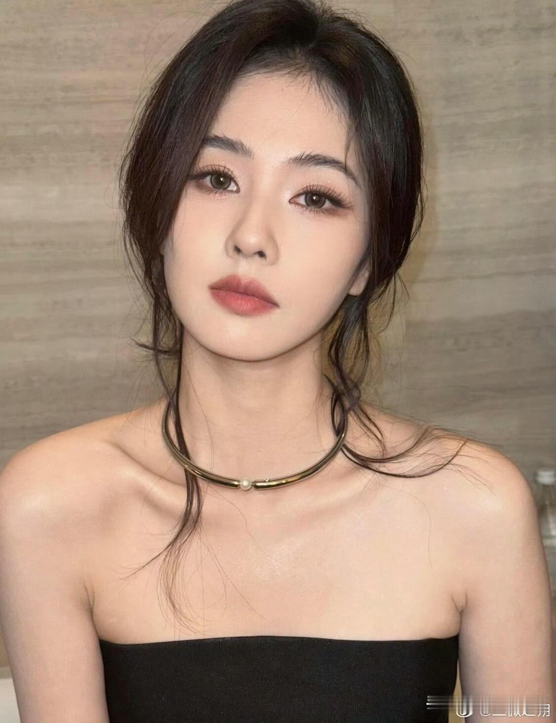 赵露思生病了白鹿生病了如果他俩倒下，新生花实力演员就要断层了，90花杨紫和迪