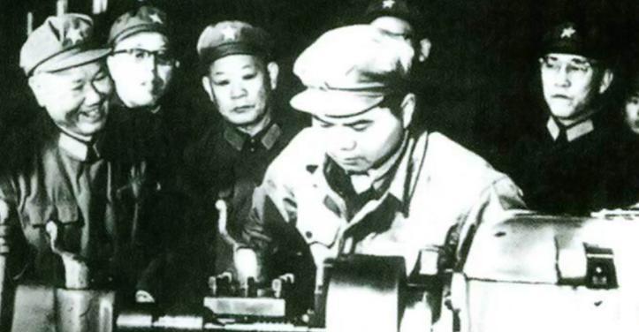 1967年毛泽东与杨成武一同散步时，随口询问：你可知道如今陈再道身在何处吗？1