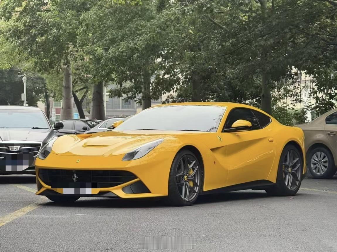 法拉利F12berlinetta2017年07月上牌30500公里原车白