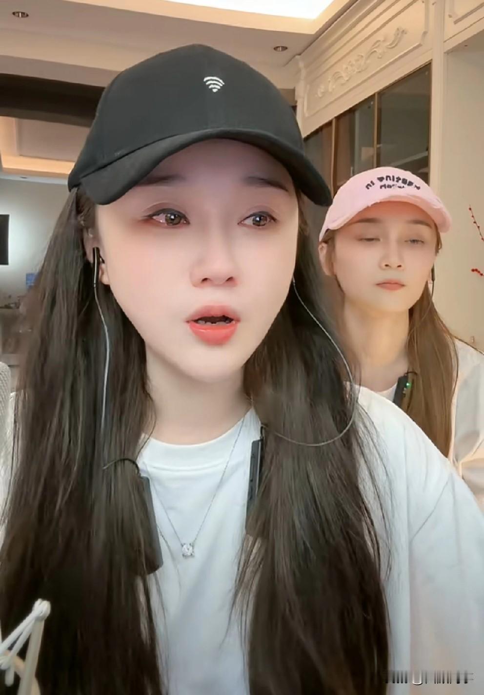 丁老五称沈曼热度比任何主播都大，就这么骂下去要不了一个月，沈曼彻底站起来了！