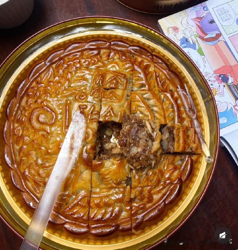 吃了这么多月饼，还是金九五仁火腿最绝！月饼界的“扛把子”金九我先冲了！切开