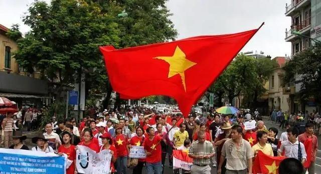 南越和北越现在的内部矛盾，极为尖锐，几乎不可调和。南越的想法就是，如果越南不统一