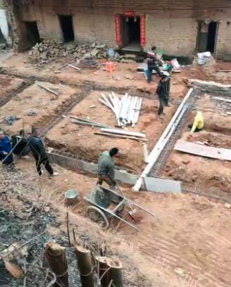 “给我三亿，我就上交！”一名农民在自家宅基地施工时，意外挖出一副完整象棋，共有3