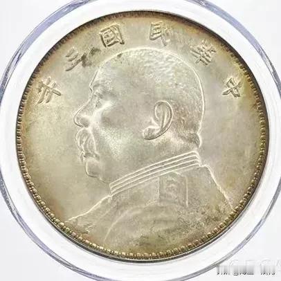 袁像壹元的价值链清末民初，中国的币制非常混乱。银两是大宗贸易的主要计价单位，