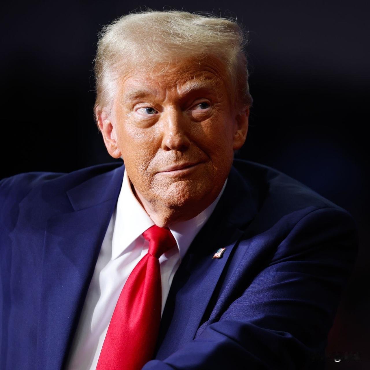 美媒：特朗普话多的像有病。美国杂志《纽约客》1月22日发表了一篇文章，文章围