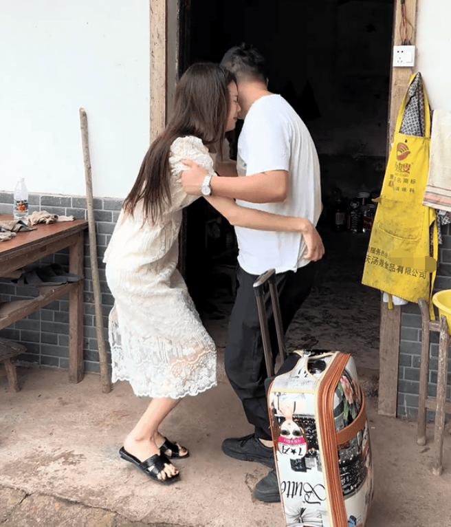 山西一个上门女婿被岳母扇了一耳光，当天夜里就把自己赚钱买的房子打六折甩卖了，没想