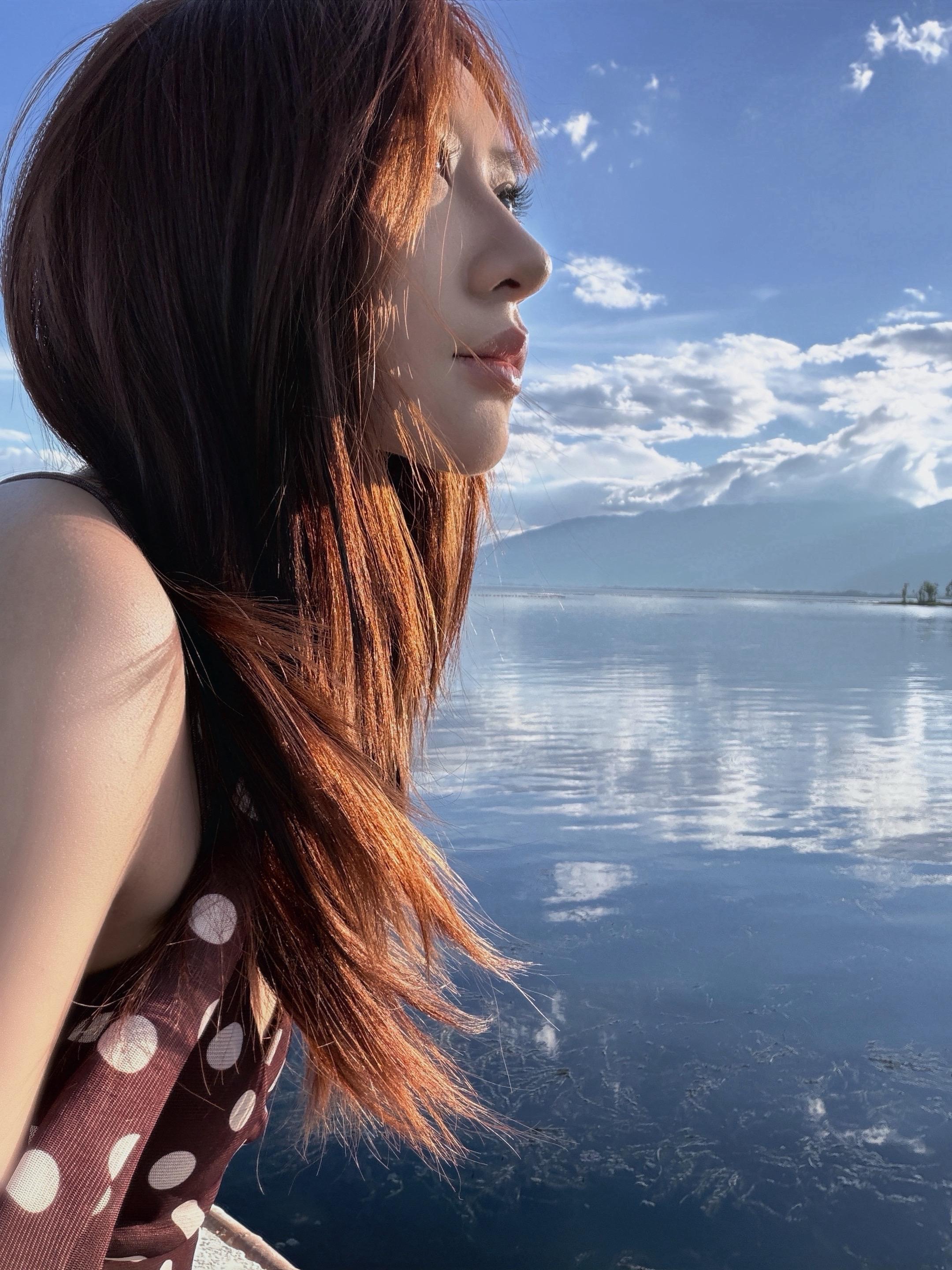 因为你明媚了起来 所以这个世界突然好可爱