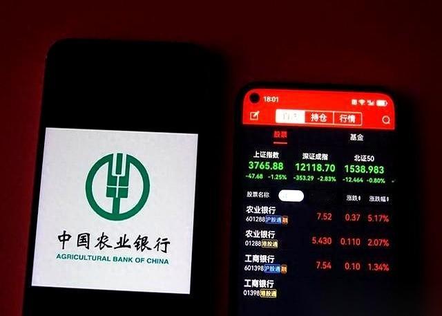 我今天算了一笔账,差点没把手机扔了。手里有23万闲钱,想着别乱花,老老实实存银