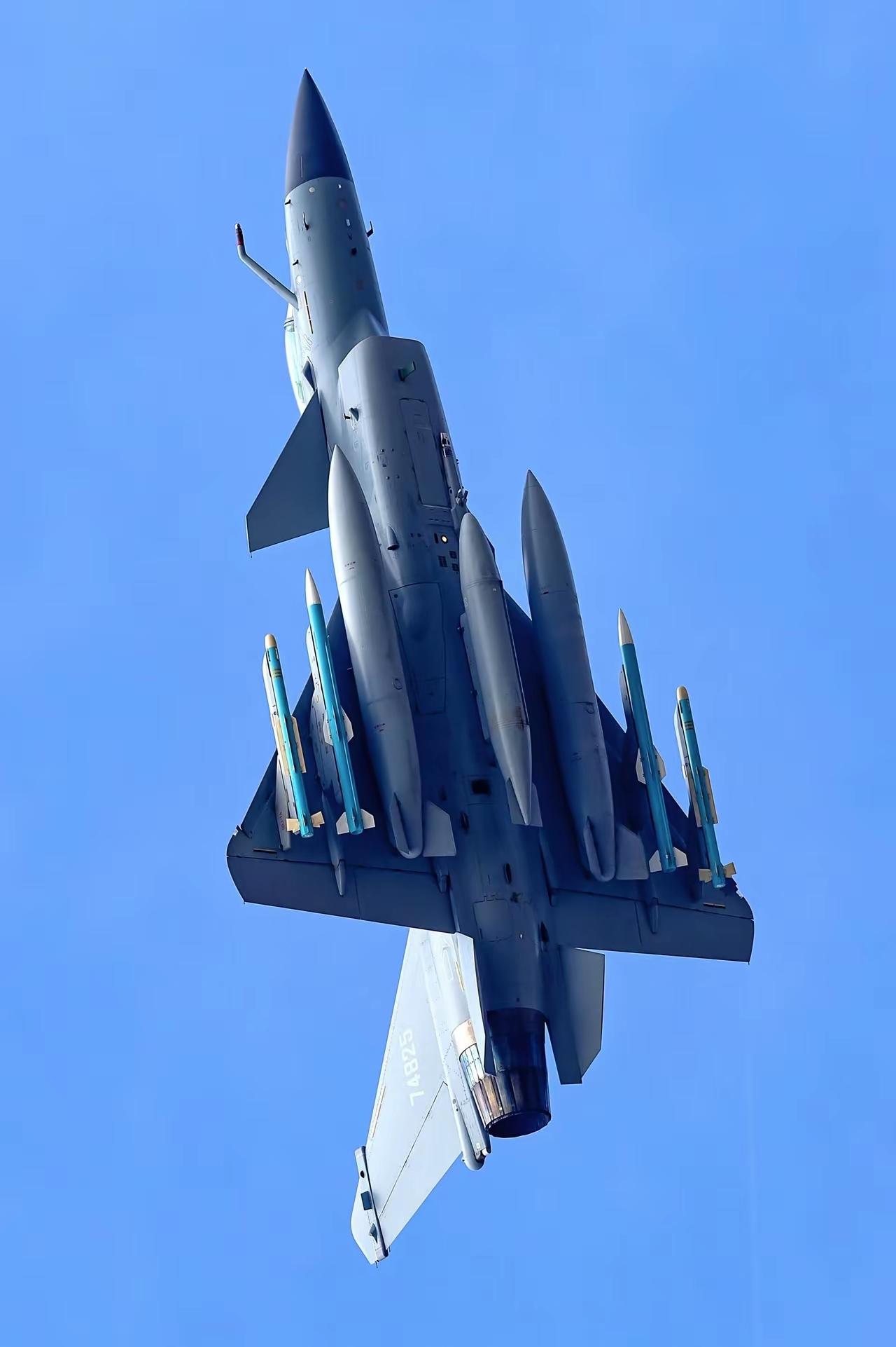 欣赏一组歼-10C战斗机。歼一10战机印巴歼-10c阵风最严厉的“爹”。阵