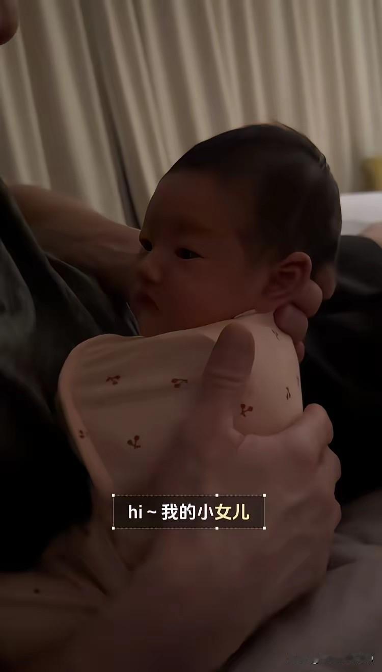 “京城四少”汪雨又当爹了，这次又生了一个女儿，他妻子崔璨看起来年轻又漂亮今年才3