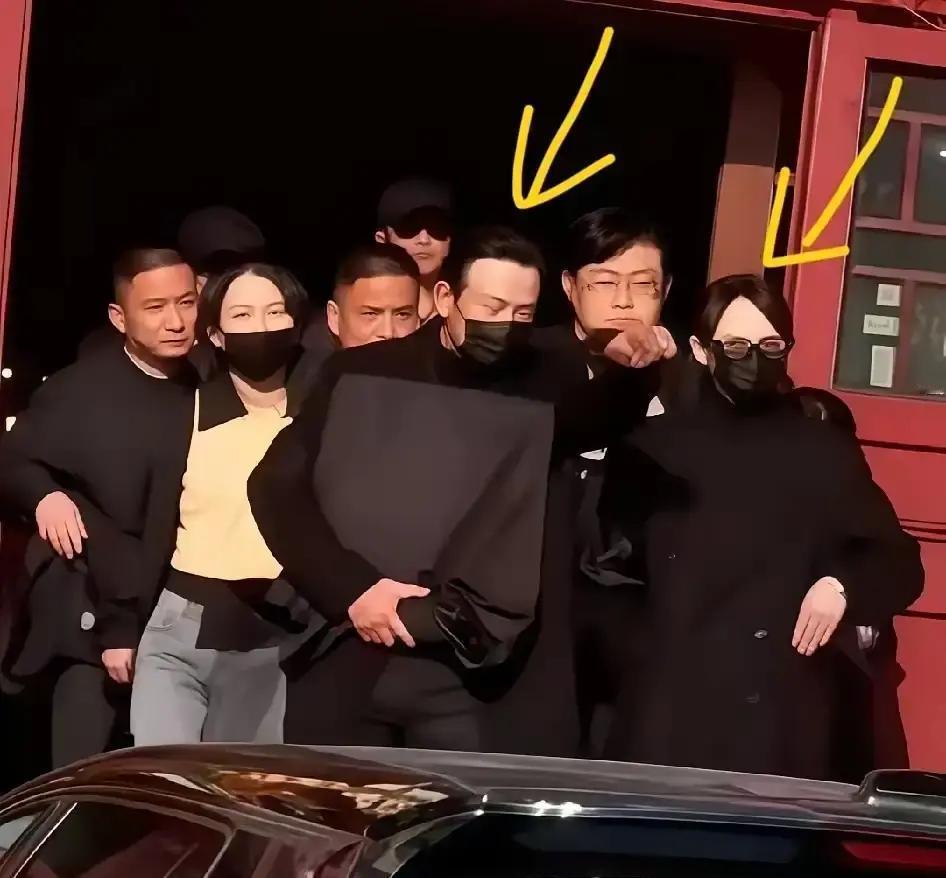 那场神秘葬礼，揭开婚姻珍稀真相：真正的情深，从不『营业』，只在至暗时刻并肩而立