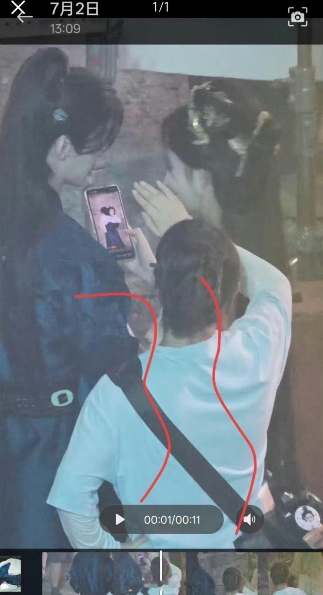 孟子义买个防窥膜吧救命！孟子义速速购入防窥膜，每次看你手机内容“直播”，我都替