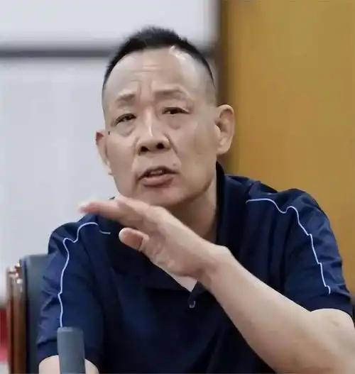 年赚一个多亿的店，说关就关？于东来又给房东上了一课！8月7日，于东来在直播里