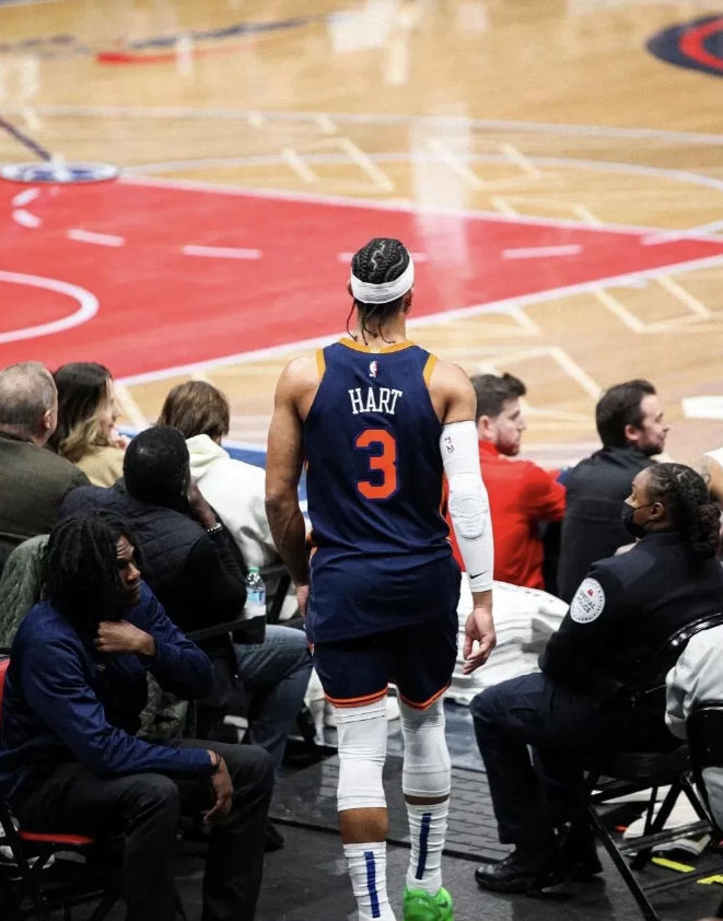 尼克斯胆战心惊终于拿下了老鹰，成功把难题甩给了骑士。尼克斯客场跟老鹰这场球，