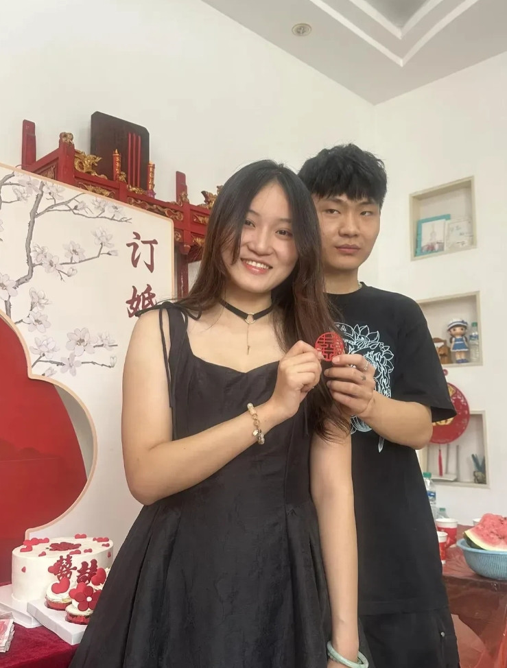 不得不说，这样的订婚，现在越来越多了啊。[玫瑰][玫瑰][玫瑰]