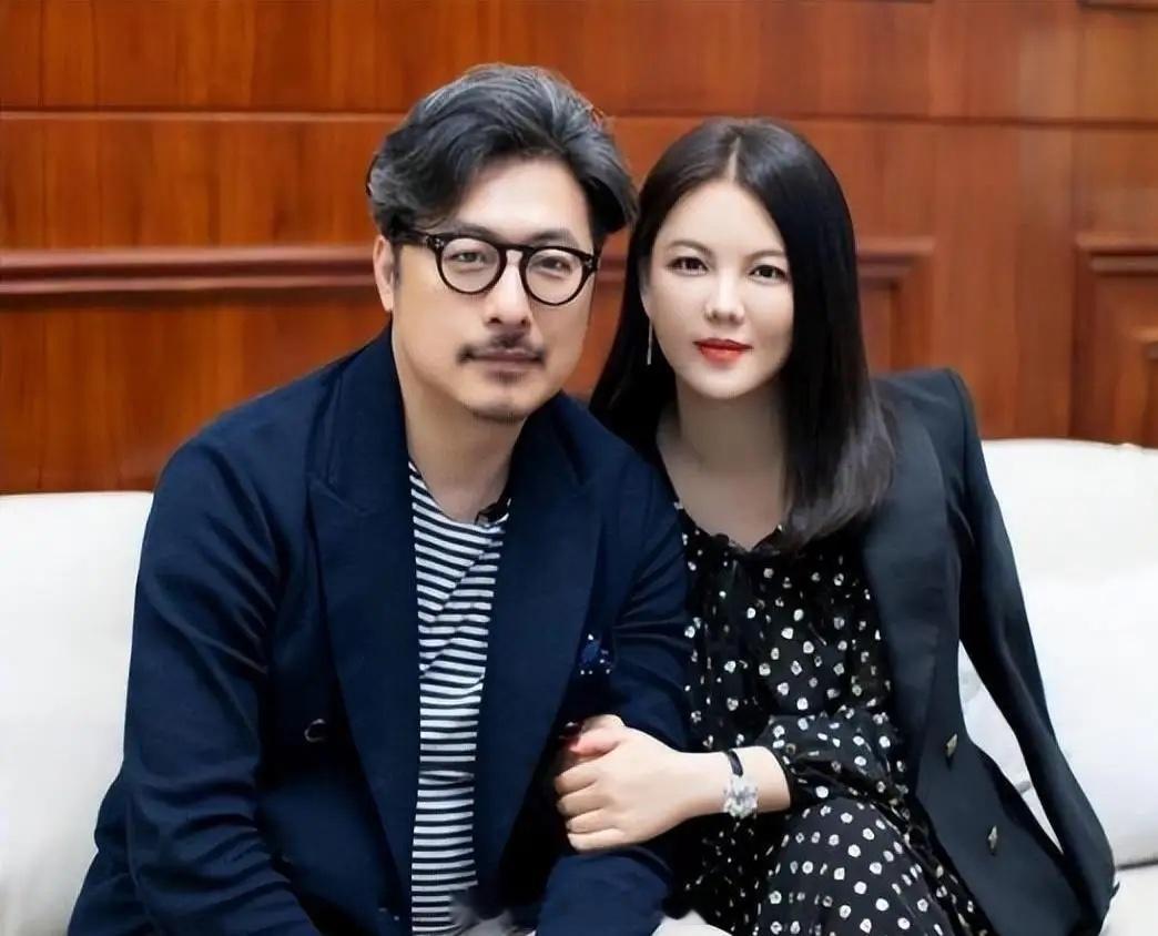 王岳伦晒全家福力挺李湘！李湘没诈骗，王诗龄没休学，律师已下场！