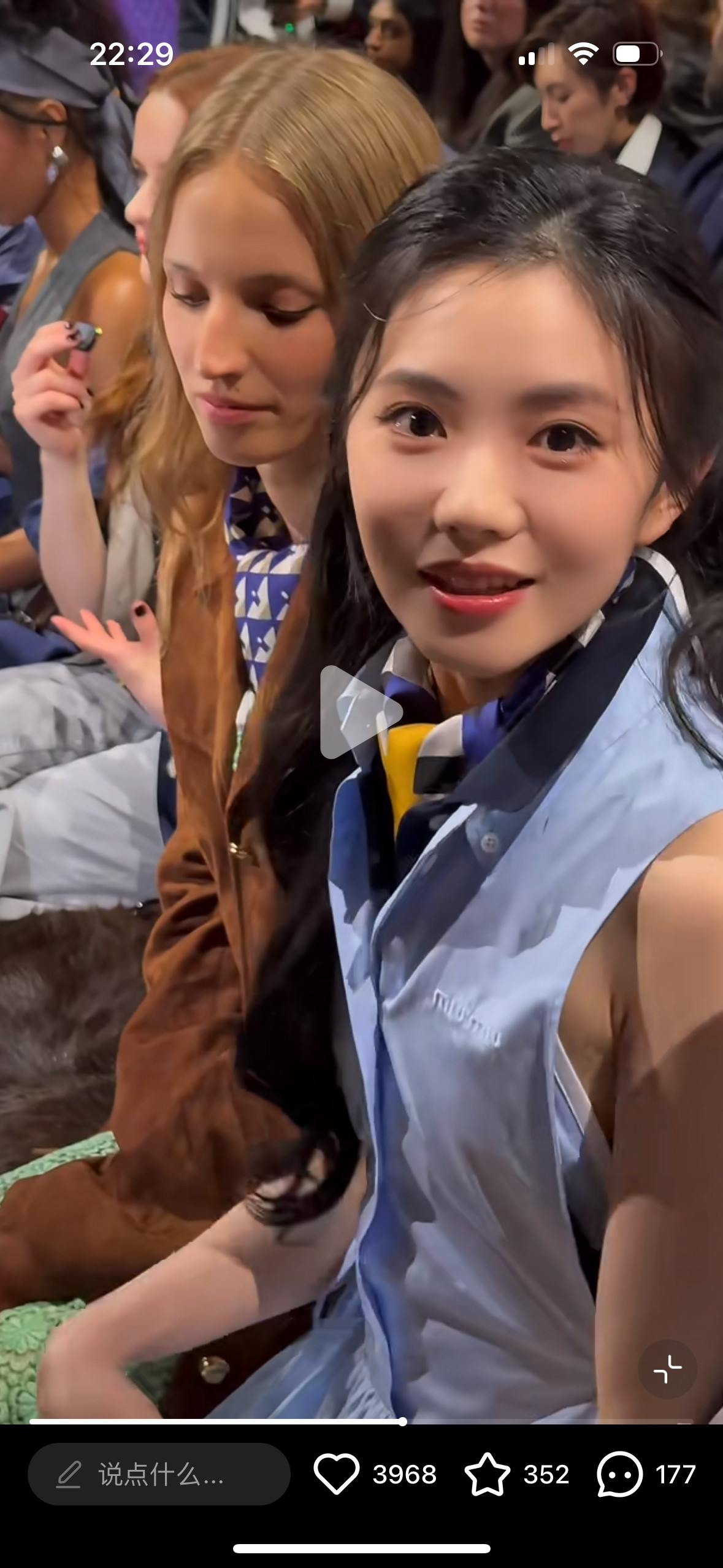 亚洲人显幼这个特点在存子的脸上完美体现存也26了吧完全还是宝宝脸….（很天然