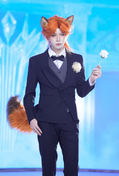 李希侃你要不要这么会，cos的狐尼克简直帅到让人移不开眼，无论是发型还是神态都精