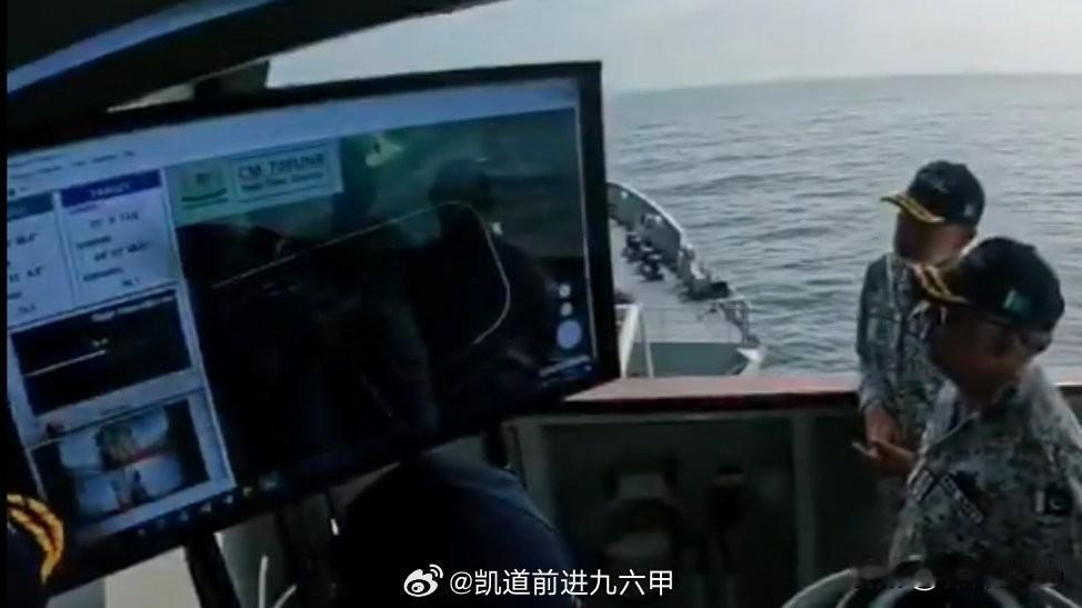 巴基斯坦“汉果尔”级潜艇进行了归国后首次潜射反舰导弹试射，视频25秒处屏幕上的C
