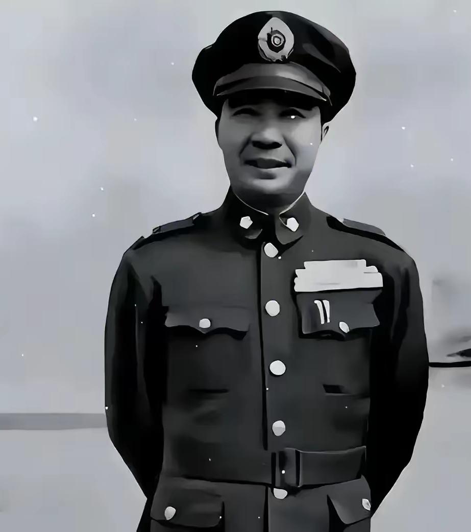 1949年，华野抓到一个俘虏，钟期光一看：“原来是你啊！你就别去功德林了。”他低