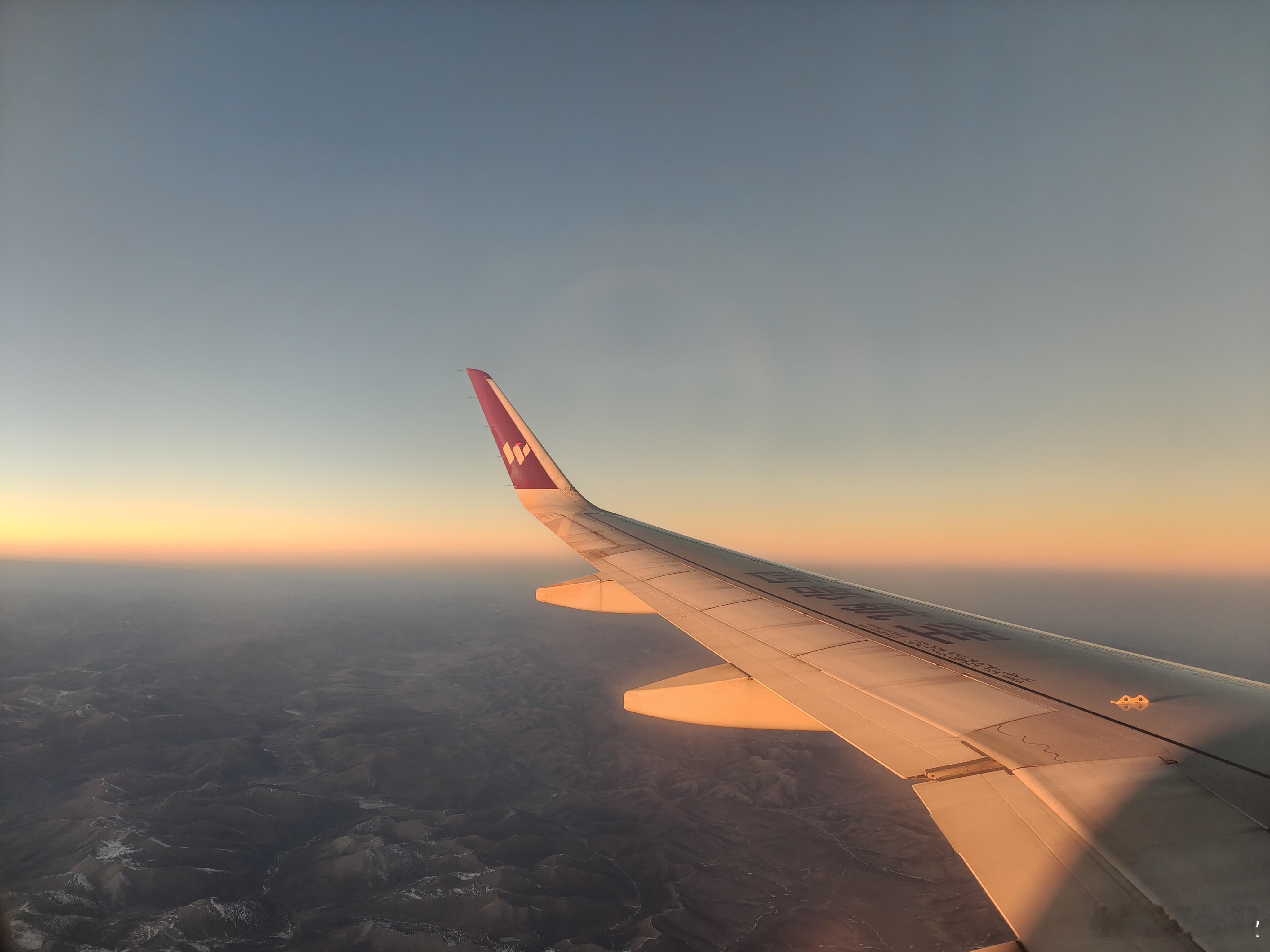 在飞机上删了五个小时的照片原来不止我一个人这么干啊我在飞机上无聊的时候，就经常删