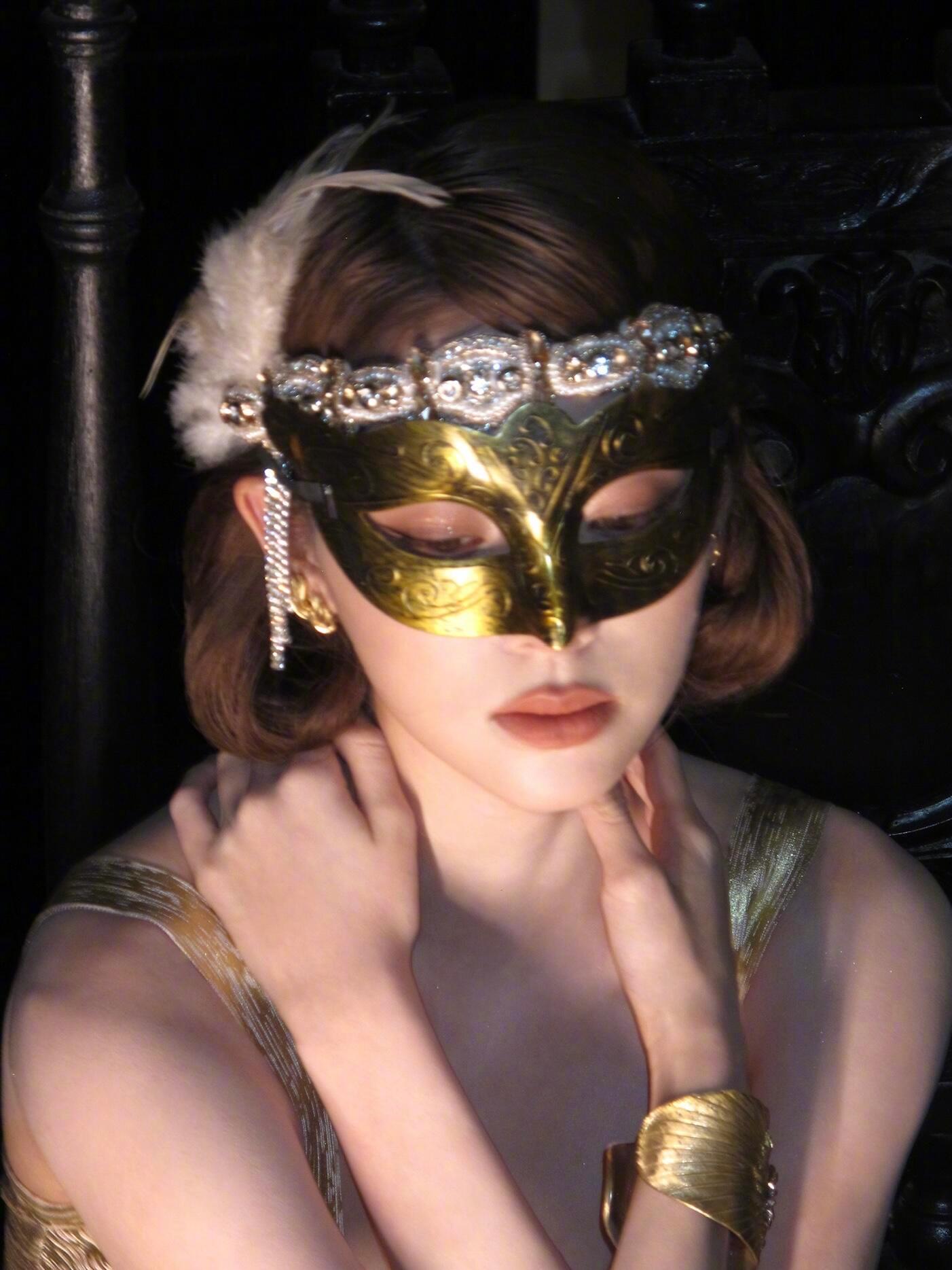 欧阳娜娜cos黛茜欧阳娜娜在妆造审美这一块真没话说！她身穿HouseofCB