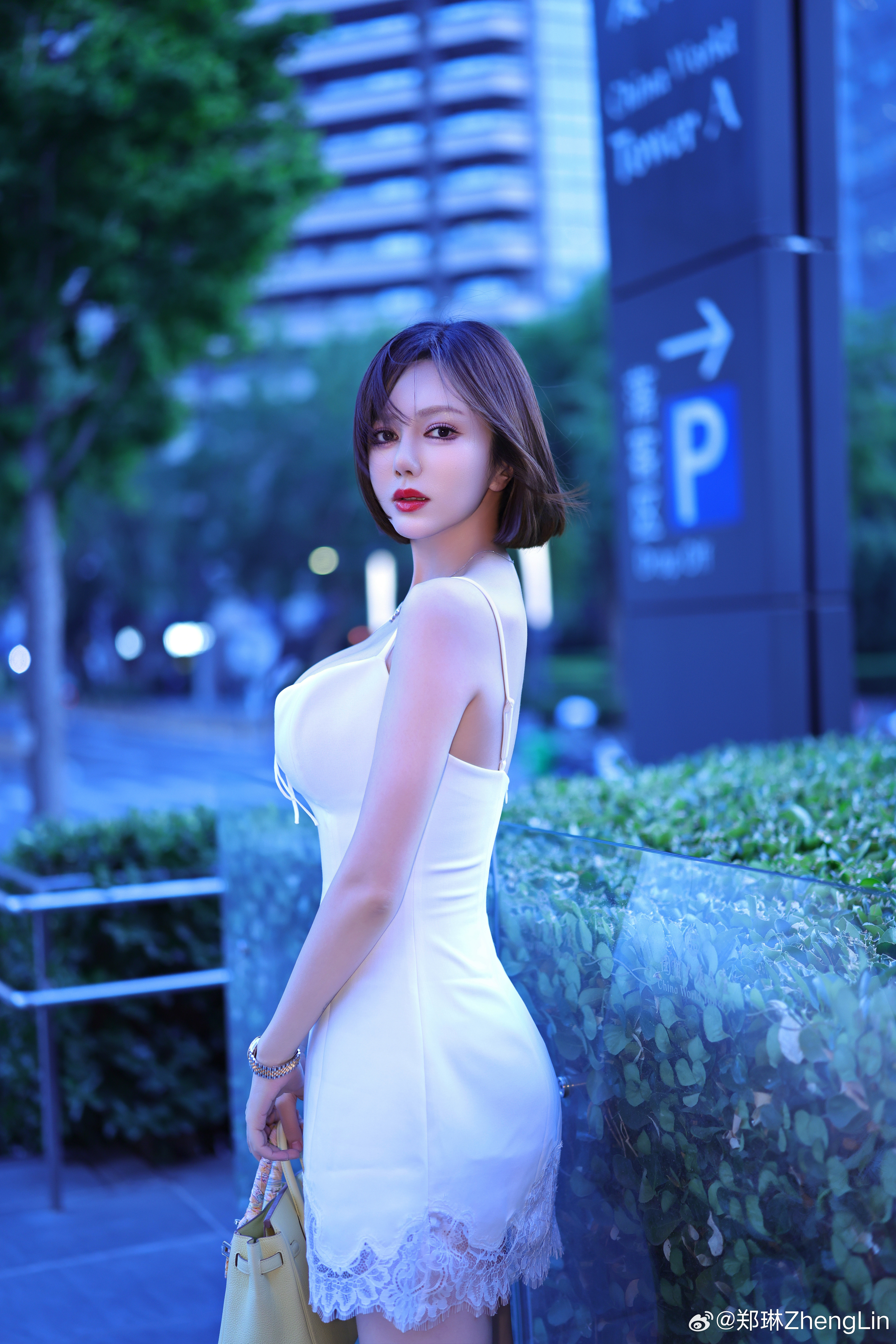 克制是最好的教养，好自为之是最大的体面。 ​​​