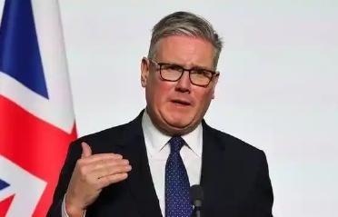 英国现在已经看明白了，现在世界上能说上话的国家只有美国，中国跟俄罗斯，我们也不过