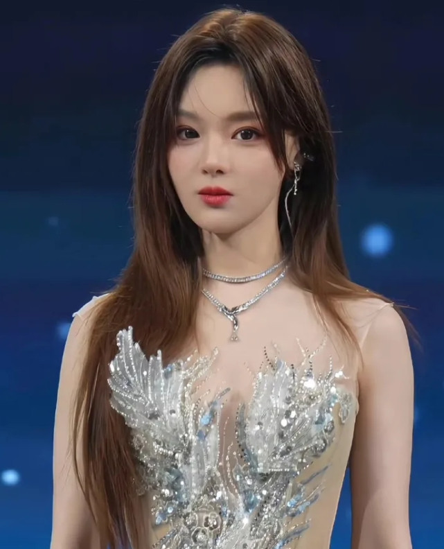黄霄雲这么美的吗？以前只顾着听她唱歌了。