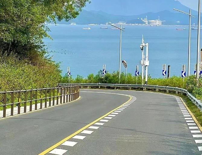 我家离我娘家就十公里的路程，我每个星期都会去看我爸妈一回，昨天我又去看我爸妈了，