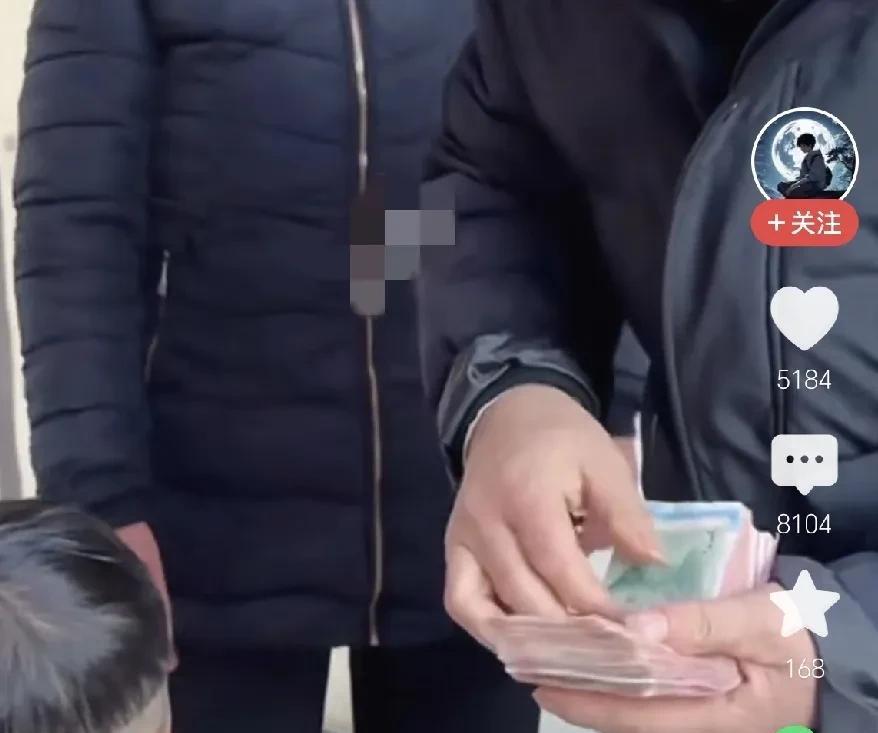 这个家庭绝对和睦。公公婆婆一早就来到了儿媳的房间，儿媳就知道来干什么了。果然