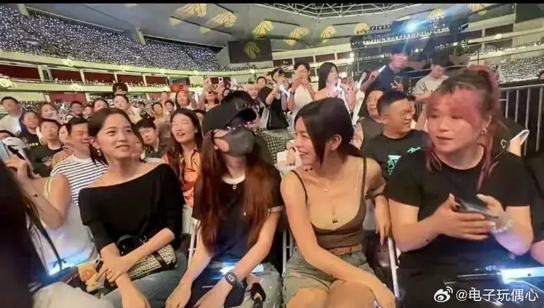 陈妍希私下就是这样穿，这是走在时尚的最前沿呀！