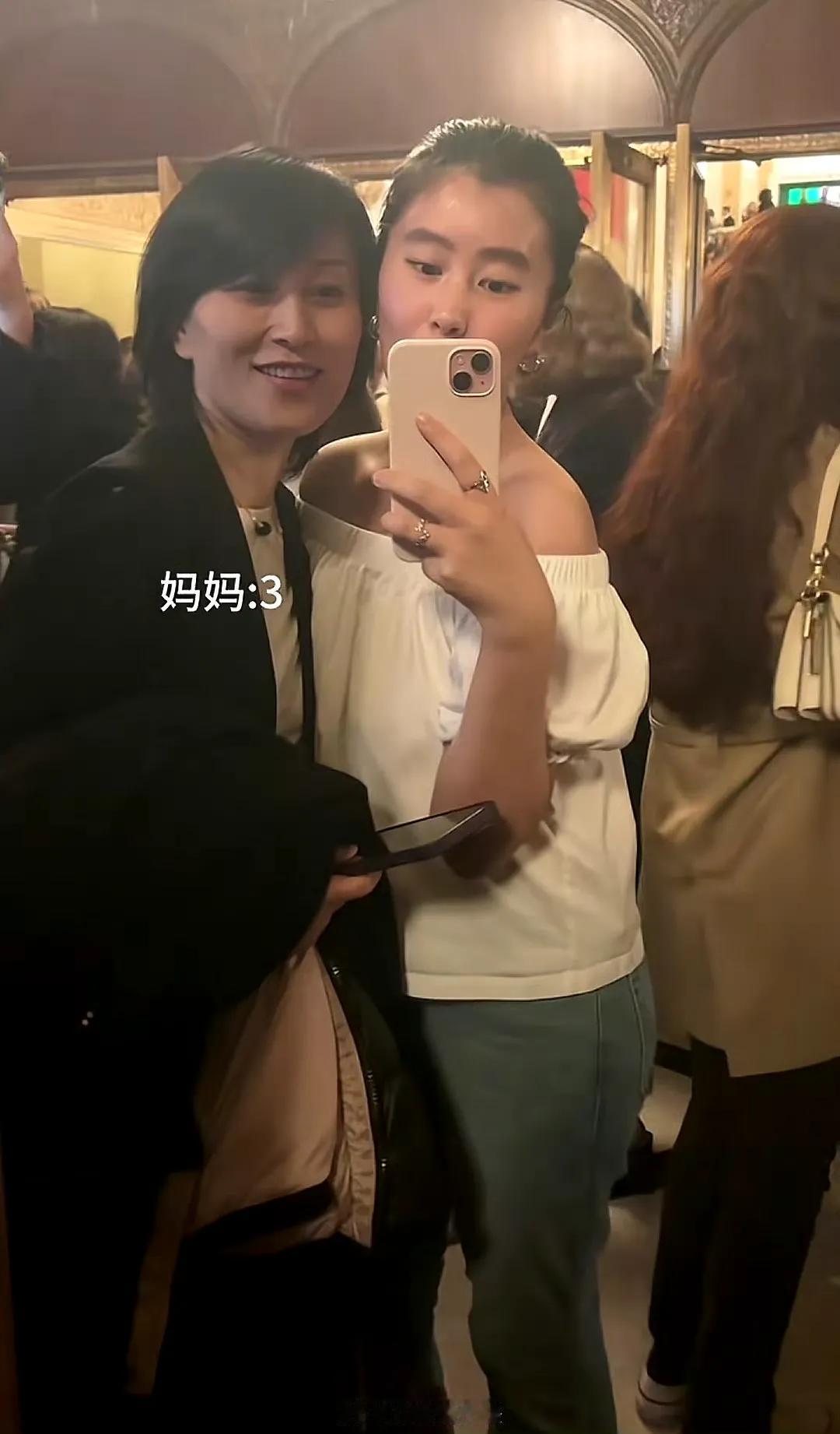 杨子女儿伯克利毕业惊艳全网！豪门千金实力开挂太牛了！杨子22岁女儿杨海润从