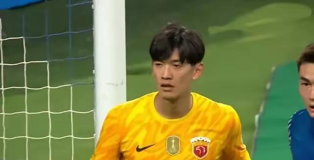 德转官宣颜骏凌与上港的合约到2025年底到期，此事引发诸多热议。本赛季，颜骏凌代