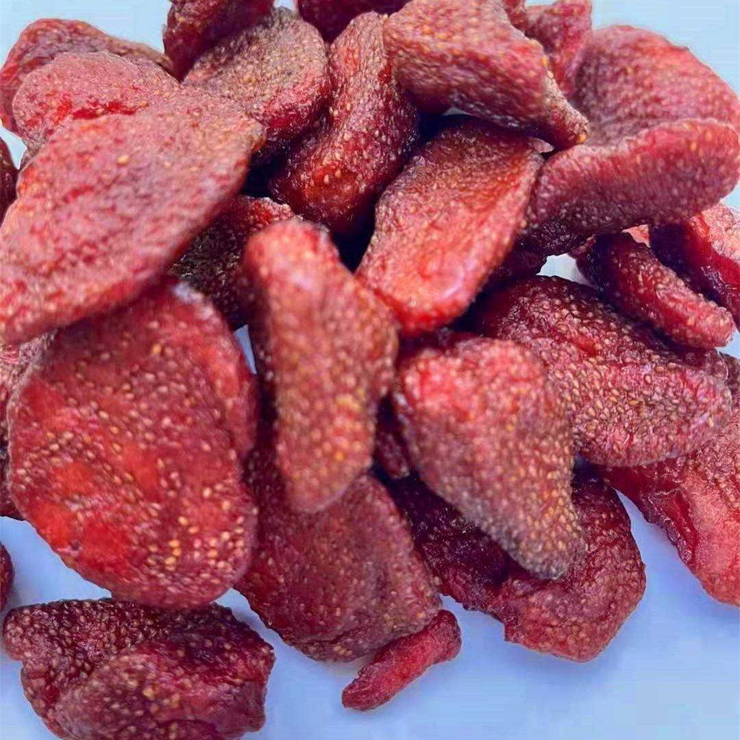 最近冻干草莓这事儿真把我看愣了——检出20多种农药残留，居然因为国标没有对应的限